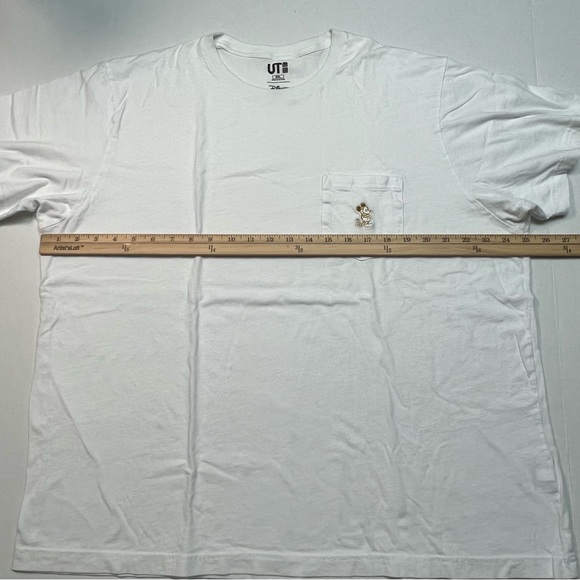 Uniqlo x Disney embroidered Mickey stand pose pocket t-shirt in white - Picture 6 of 6